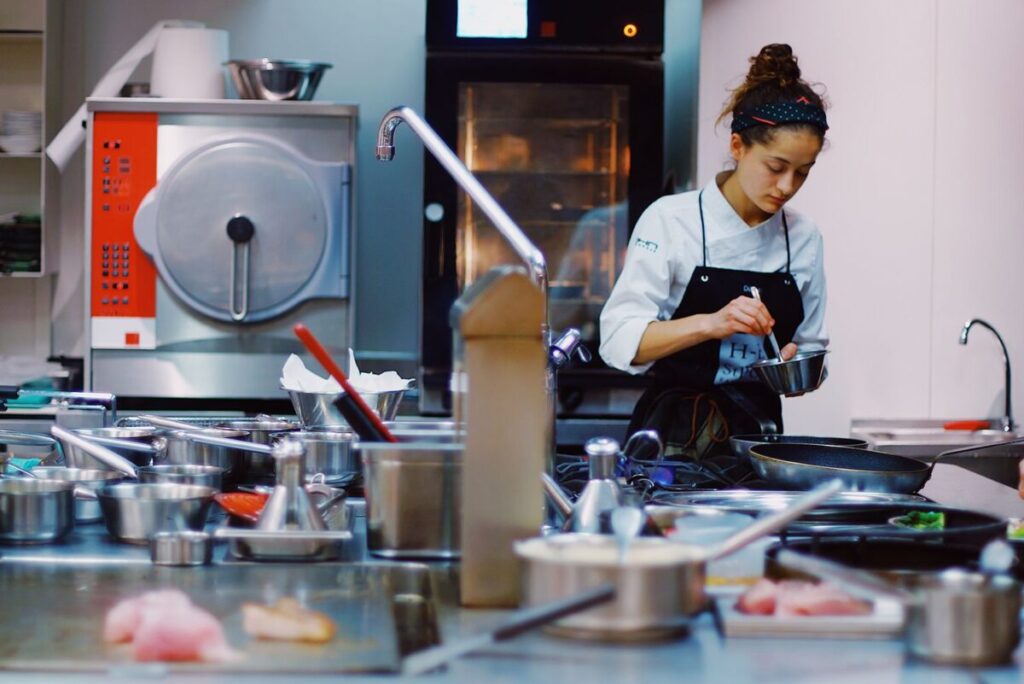 How Do Restaurants Prepare Food in Advance? Food Sec